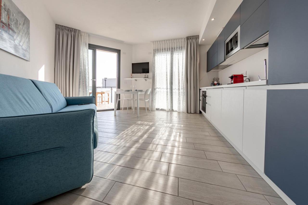 H11 Luxury 12B Porto - Piscina - Jacuzzi Leilighet Santo Stefano al Mare Eksteriør bilde